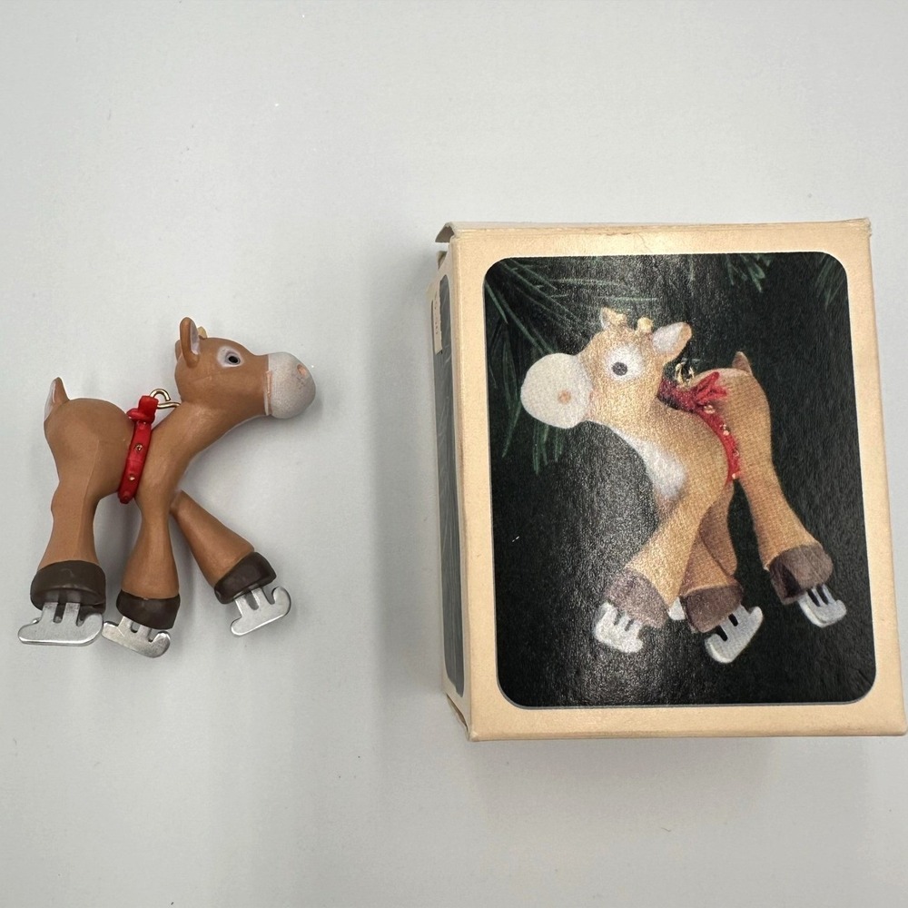 Vintage Hallmark Merry Moose Keepsake Ornament Ice Skating‎ Moose W Box